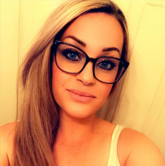 Meet your Posher, Angela - Picture 1 of 1